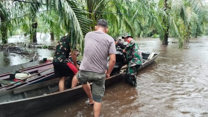 Tiga Desa di Kecamatan Longkib Terendam Banjir, TNI Evakuasi Puluhan Warga Mengungsi