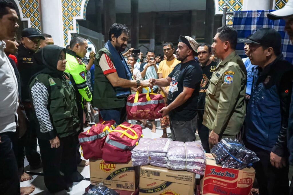 Mualem Tinjau Kampung Hancur di Blang Awee Pidie Jaya Usai Banjir Bandang