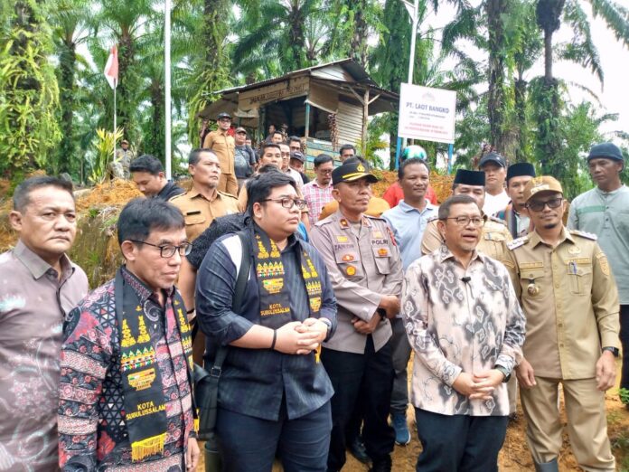 Parit Gajah Laot Bangko, Ketua BAM DPR RI Tegaskan Masyarakat Harus Tetap Hidup