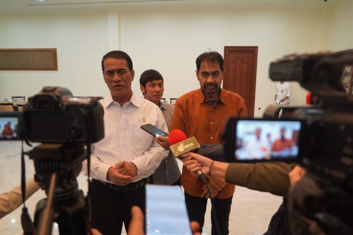 Bertemu Gubernur Mualem, Mentan Amran Janji Pulihkan Sawah Terdampak Banjir di Aceh