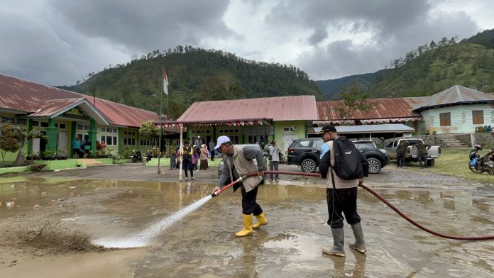 Kemenag Kerahkan 1.330 Relawan Bersihkan Madrasah dan KUA Terdampak Banjir Aceh