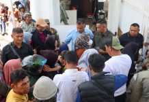 Mualem Bagikan Uang Meugang dari Dana Pribadi, Seribuan Warga Padati Meuligoe Gubernur Aceh Mualem Bagikan Uang Meugang dari Dana Pribadi, Seribuan Warga Padati Meuligoe Gubernur Aceh