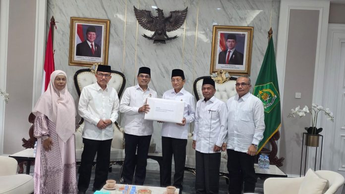 Rektor UIN Ar-Raniry Serahkan 4 Bakal Calon Rektor 2026-2030 ke Menteri Agama