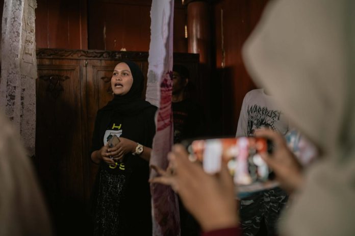 Fotografer Aceh Riska Munawarah Tembus Program Bergengsi World Press Photo