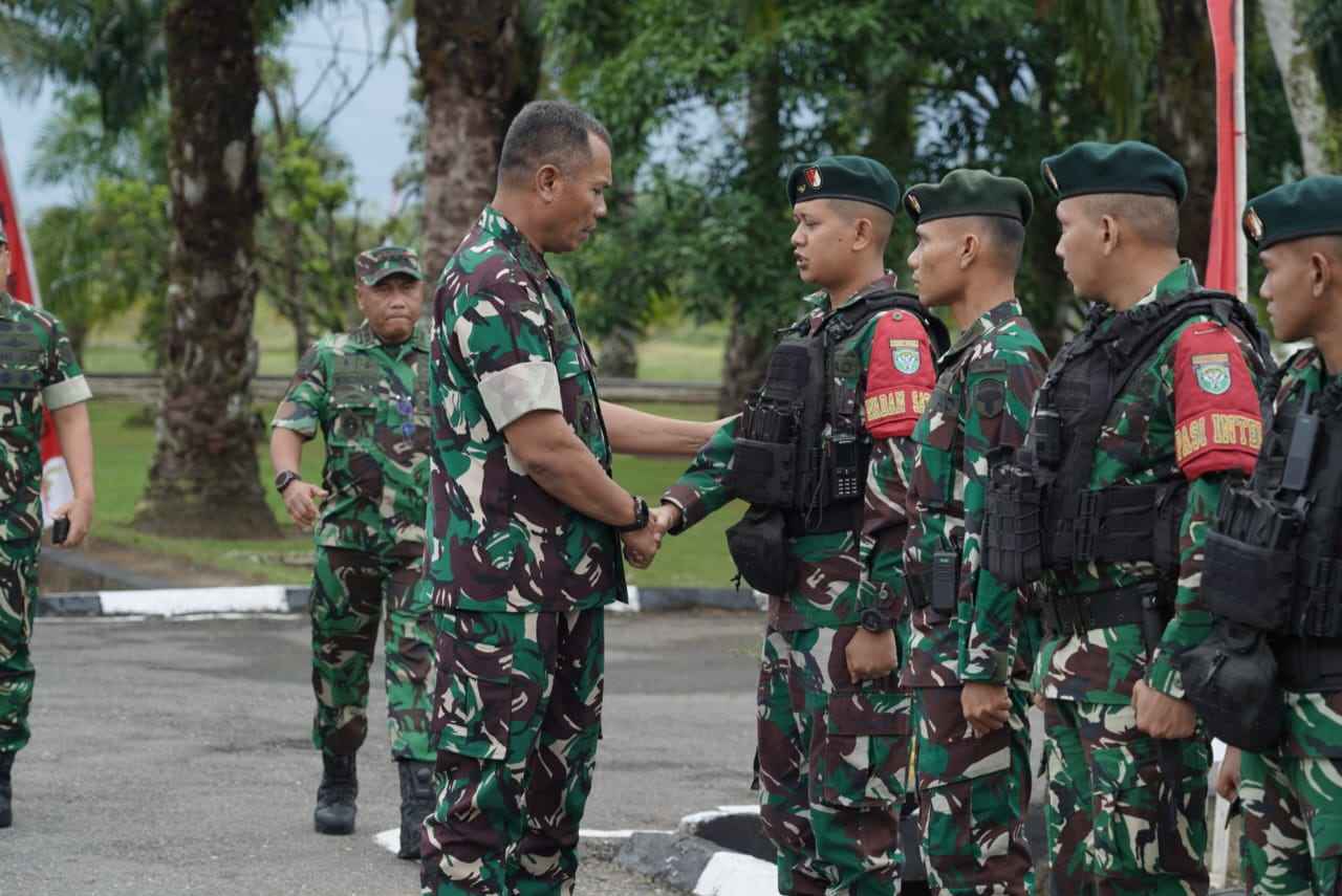 Asops Kasad Cek Kesiapan Yonif 115 Macan Leuser, Pastikan Siap Jaga Perbatasan RI-PNG Asops Kasad Cek Kesiapan Yonif 115 Macan Leuser, Pastikan Siap Jaga Perbatasan RI-PNG