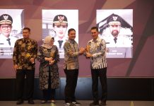 Gubernur Mualem Dianugerahi Pena Emas FPRMI, Pemerintah Aceh Raih Tiga Penghargaan Gubernur Mualem Dianugerahi Pena Emas FPRMI, Pemerintah Aceh Raih Tiga Penghargaan