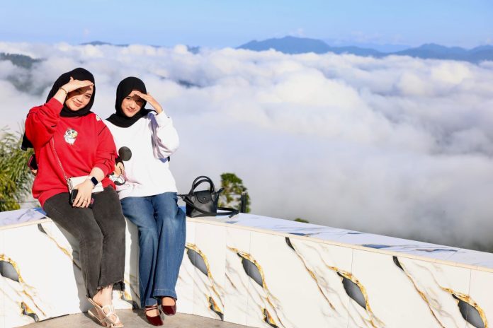 Foto Pesona Kabut Pagi Kilonam Geumpang