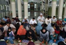 Wagub Dek Fadh Hadiri Maulid di Teupin Raya Bersama Ratusan Anak Yatim Wagub Dek Fadh Hadiri Maulid di Teupin Raya Bersama Ratusan Anak Yatim
