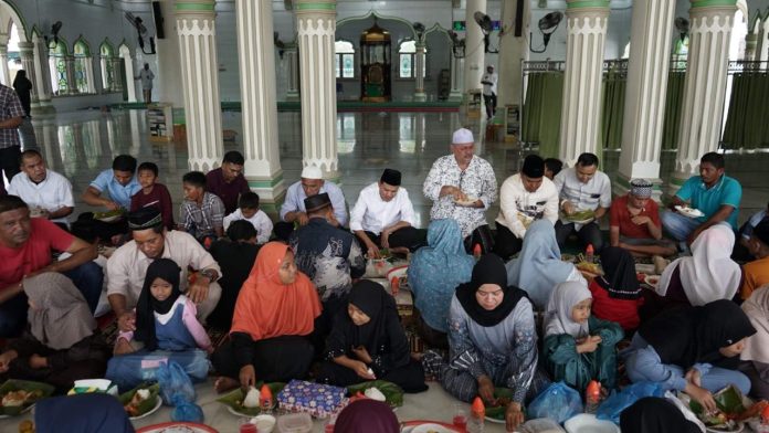 Wagub Dek Fadh Hadiri Maulid di Teupin Raya Bersama Ratusan Anak Yatim