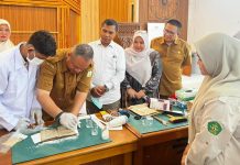 60 Mahasiswa UIN Ar-Raniry Praktik Restorasi Naskah Kuno di Museum Aceh 60 Mahasiswa UIN Ar-Raniry Praktik Restorasi Naskah Kuno di Museum Aceh
