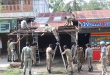 Satpol PP Aceh Besar Bongkar Bangunan Liar di Sekitar Bandara Iskandar Muda