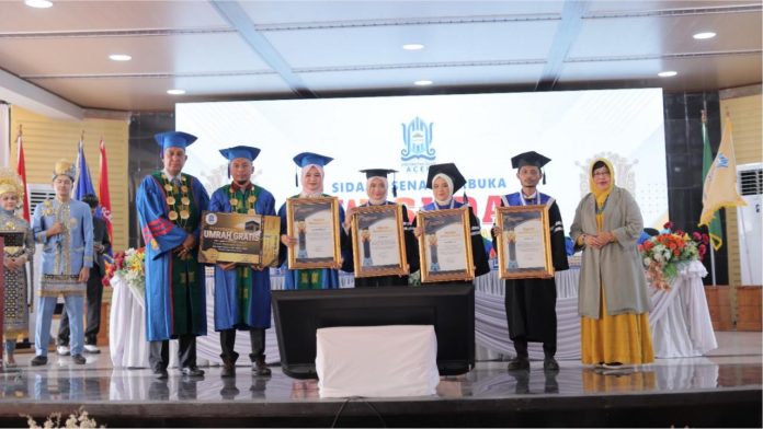 UIA Wisuda 227 Mahasiswa, Ketua Prodi Ekonomi Syariah Raih Hadiah Umrah